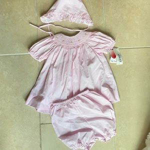 New Newborn size pink outfit with bloomers and Bonnet